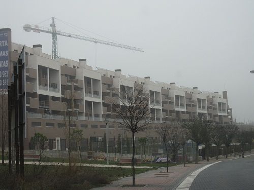 Fachada del bloque de edificios de nueva construcción en Parquesol