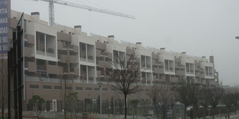 Fachada del bloque de edificios de nueva construcción en Parquesol